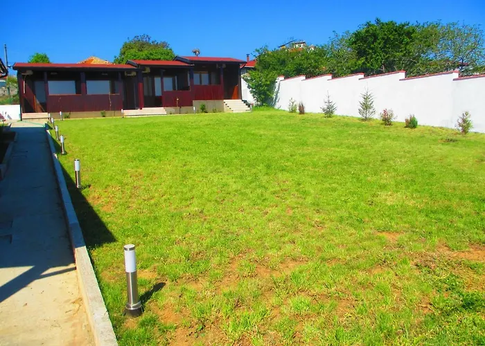 дървени къщички - лион Ваканционна къща